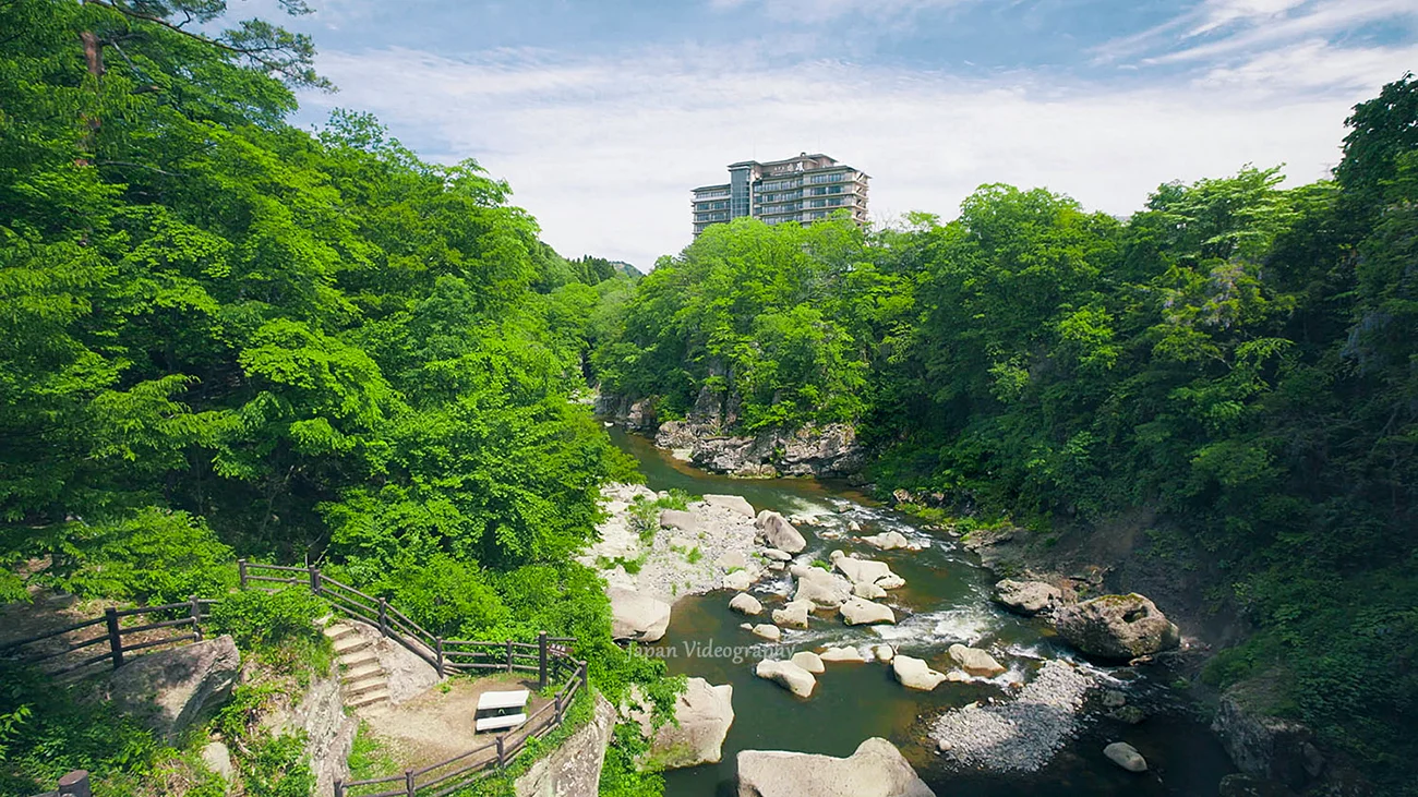 宮城県 新緑が美しい磊々峡の風景