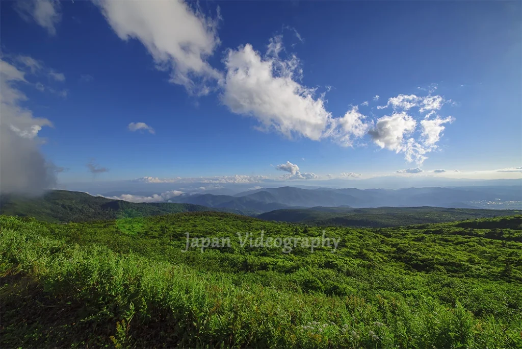 日本の風景 宮城県 蔵王山の自然と青空