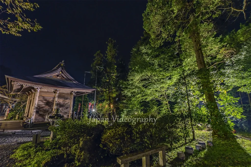 宮城県 青麻神社の庭園と随身門