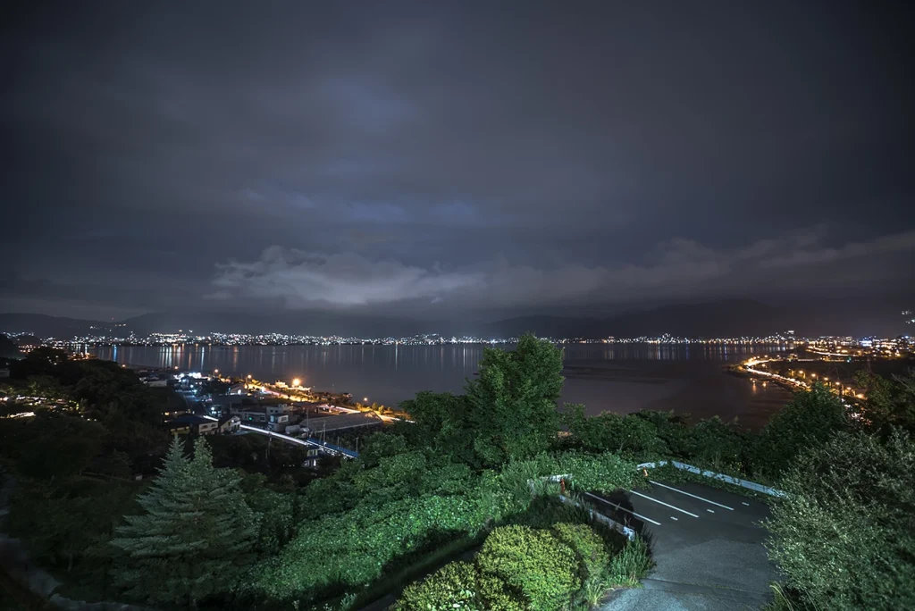 中央道 諏訪湖サービスエリアの展望デッキから眺める夜景