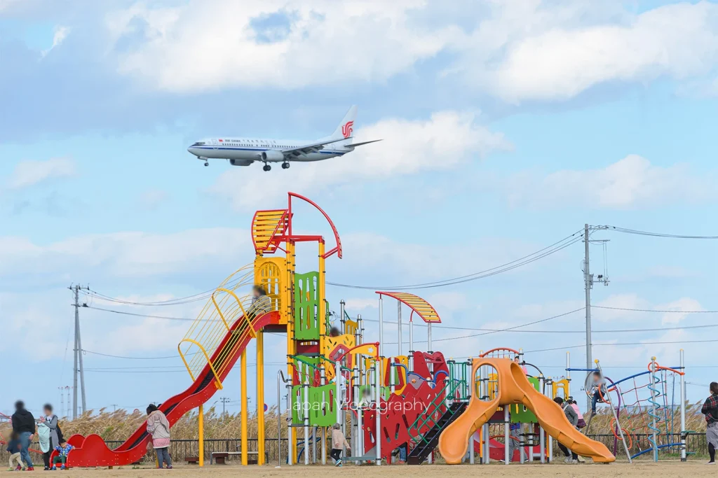 北釜防災公園 児童遊具と飛行機