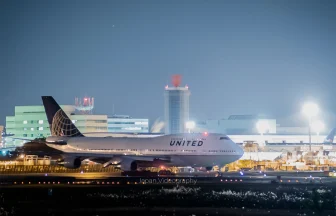 成田国際空港の夜景 ユナイテッド航空